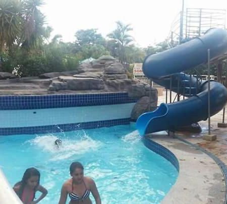 Ecologic Park Ap 2 Quartos Para 7 Pessoas 1Park Aquatico 10 Piscinas Termais Caldas Novas Buitenkant foto
